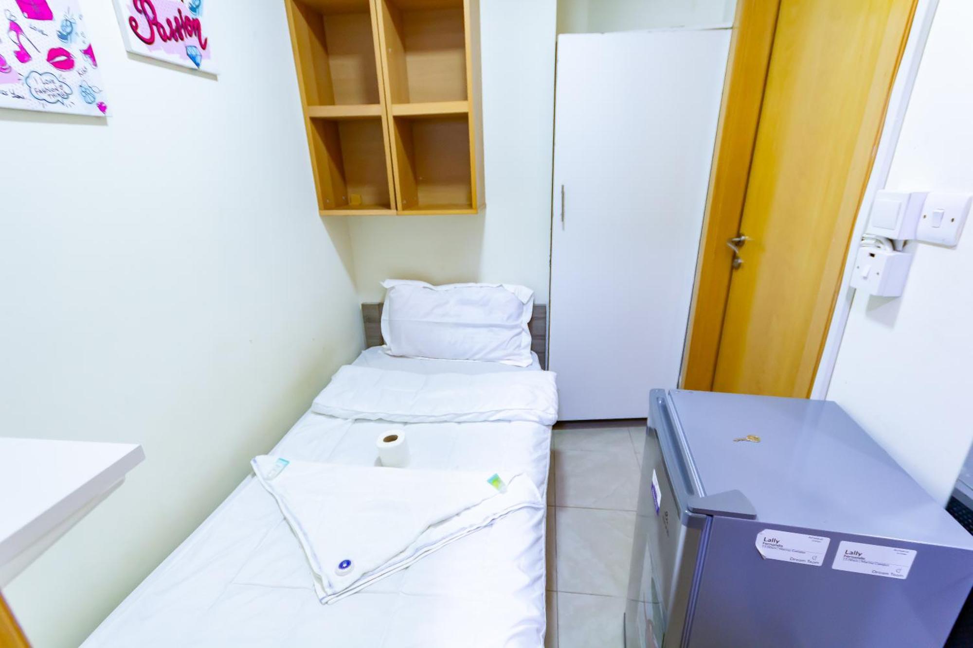Апартаменты Budget With Private Bathroom For 'girls' Only In Dubai, Marina *