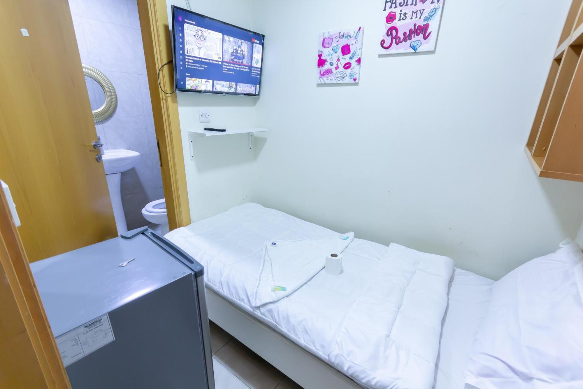 Budget With Private Bathroom For 'girls' Only In Dubai, Marina Дубай