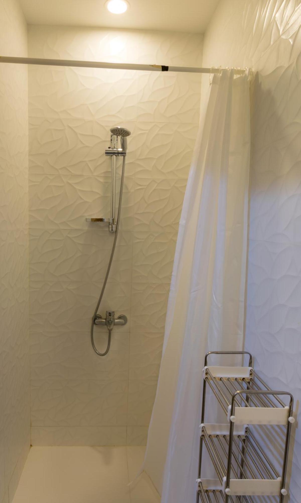 Budget With Private Bathroom For 'girls' Only In Dubai, Marina Дубай