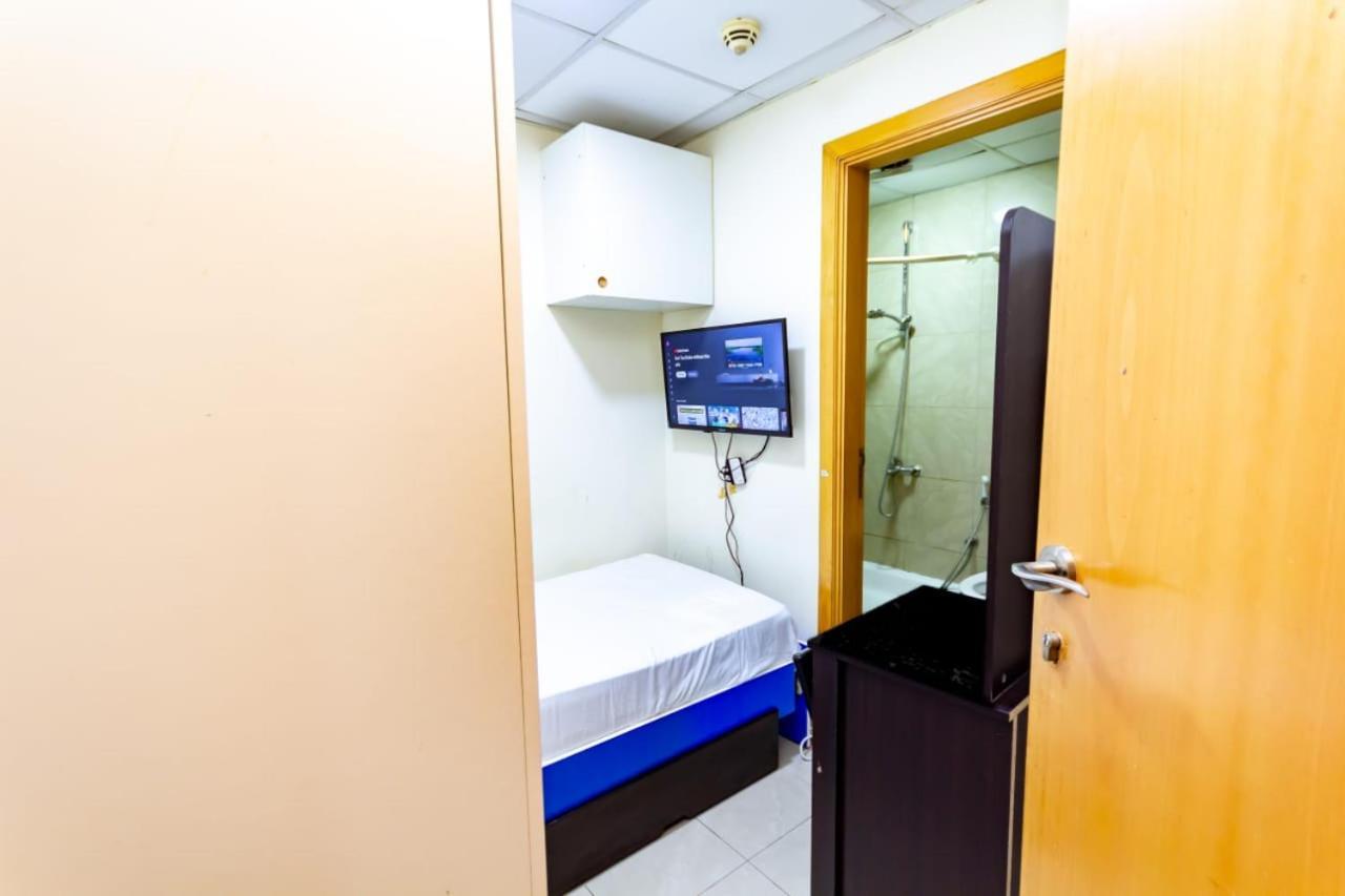 Budget With Private Bathroom For 'girls' Only In Dubai, Marina * Дубай