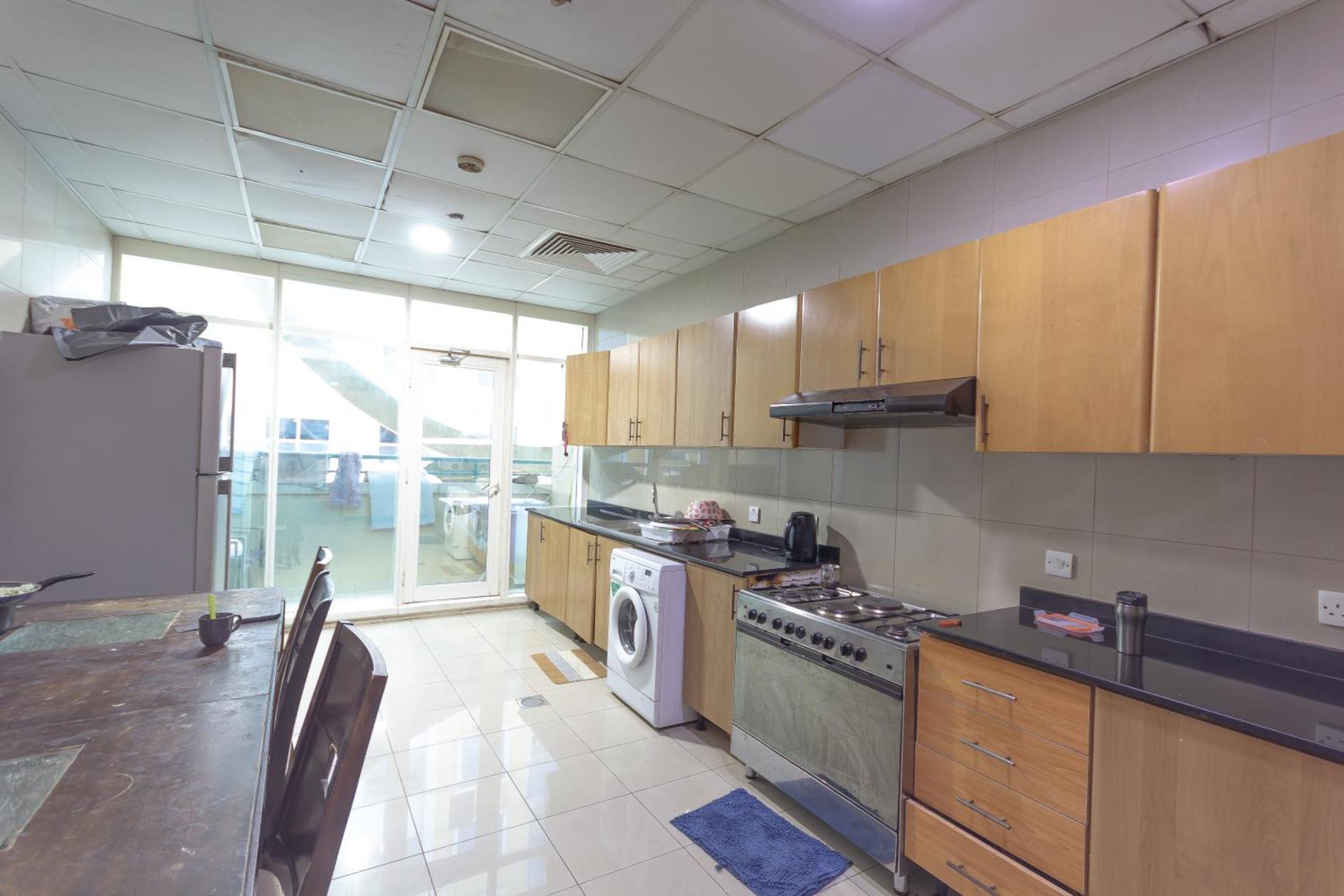 Budget With Private Bathroom For 'girls' Only In Dubai, Marina Апартаменты *